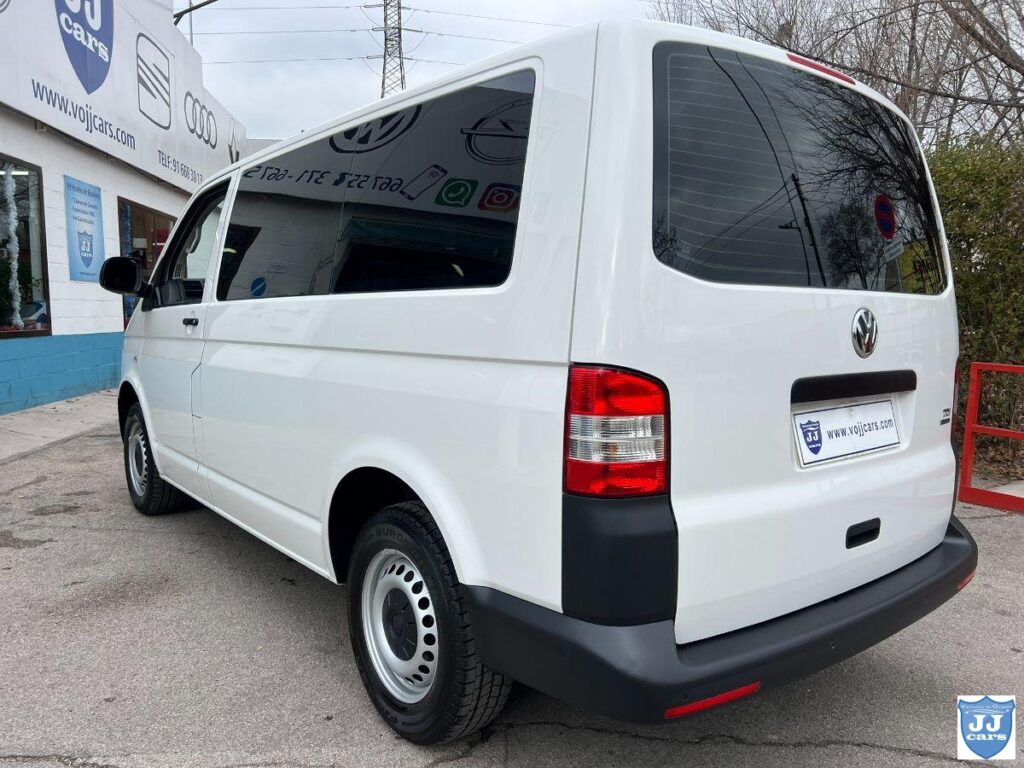 VOLKSWAGEN – Transporter 2.0TDI COMBI 9