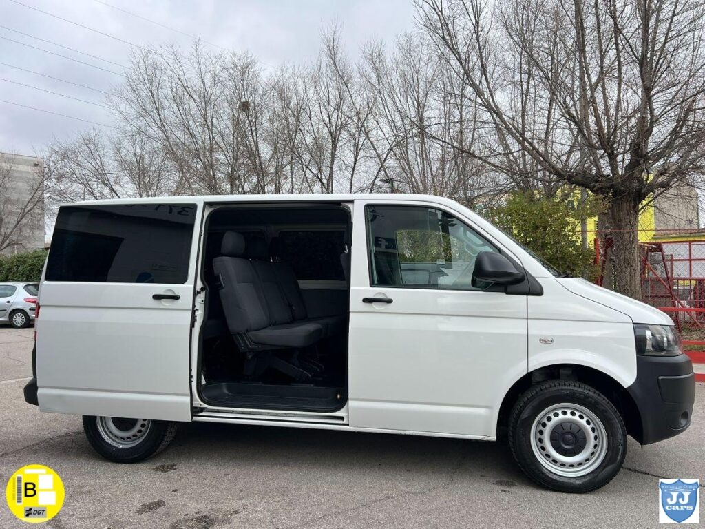 VOLKSWAGEN TRANSPORTER  2.0TDI COMBI 9
