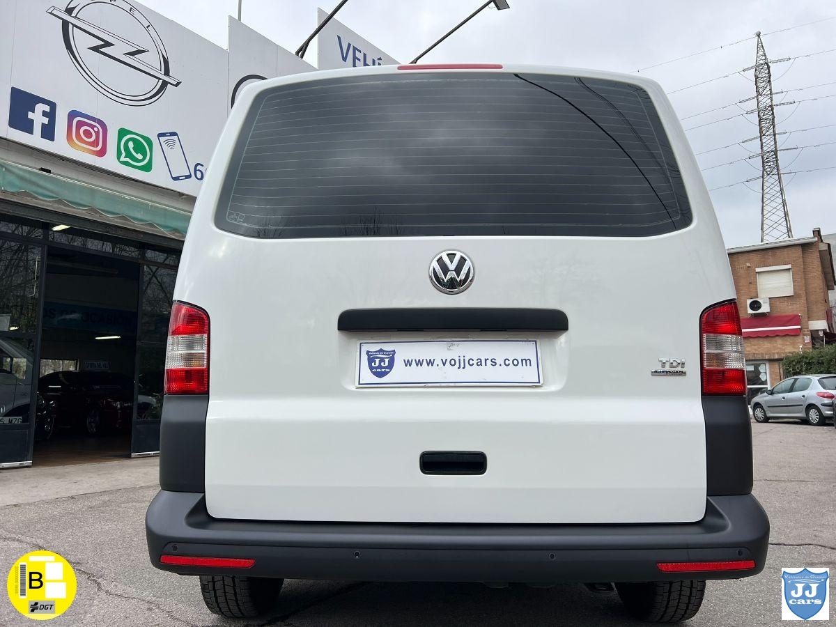VOLKSWAGEN TRANSPORTER  2.0TDI COMBI 9
