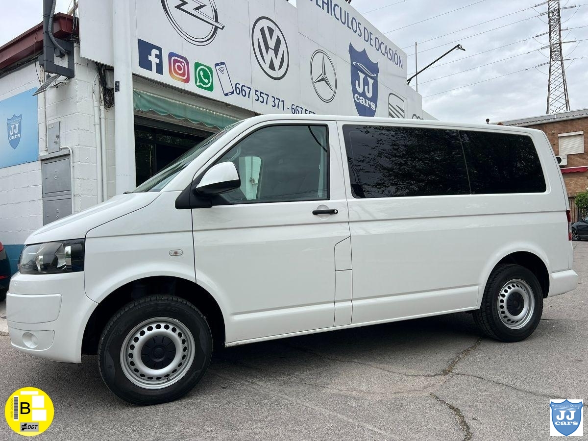 VOLKSWAGEN Transporter  2.0TDI Combi 9