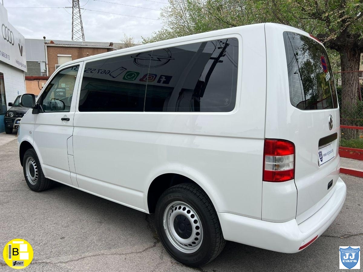 VOLKSWAGEN Transporter  2.0TDI Combi 9